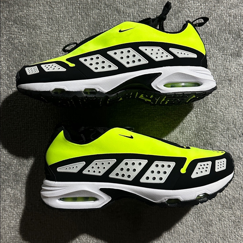 NIKE SUNDR MAX “VOLT”